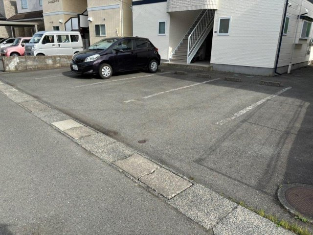 カーサアメニティの駐車場