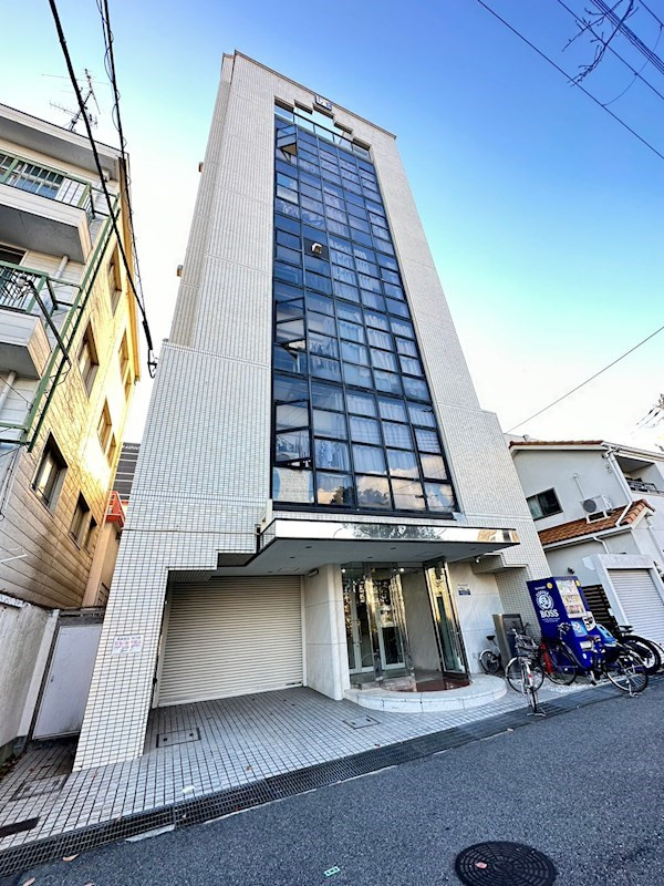 サンビルダーパールビルの外観