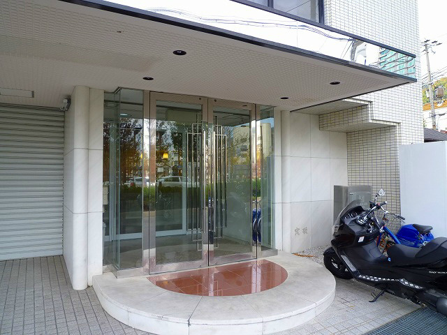 サンビルダーパールビルの外観