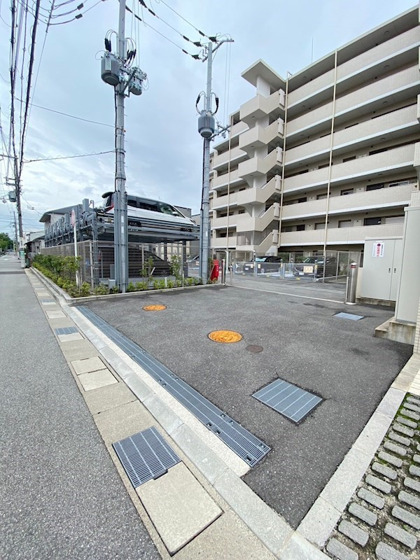 サンクレイドル西宮北口の駐車場