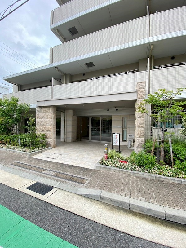 サンクレイドル西宮北口のエントランス