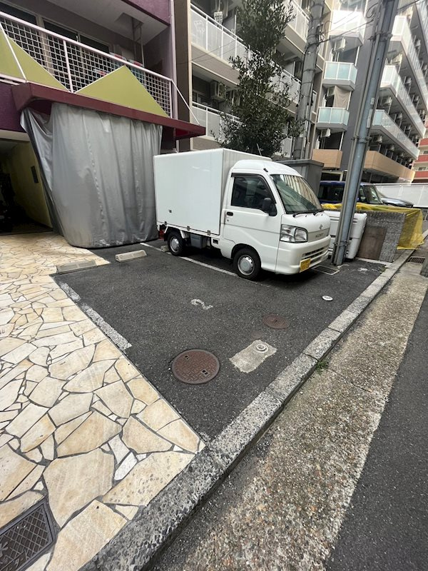 ヒルズコート海岸通の駐車場