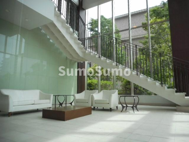 ジオタワー西宮北口のエントランス