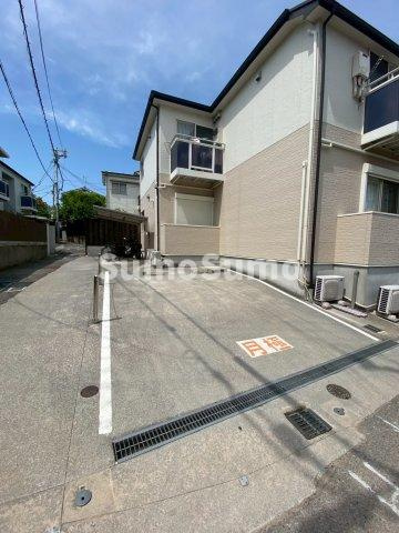 ジェネシス月見山の駐車場