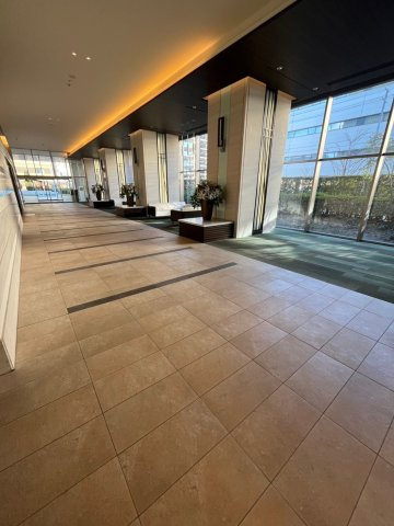 ジオ西宮北口ガーデンズ　NE棟のロビー