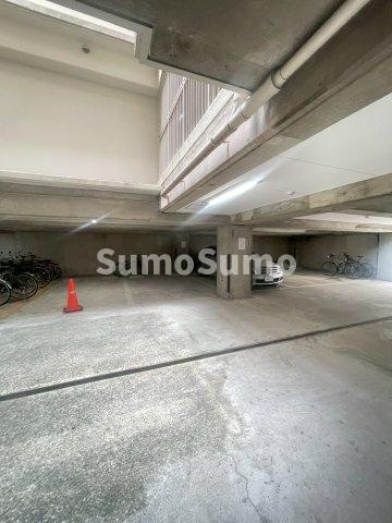 サンコート春日野道Ⅲの駐車場