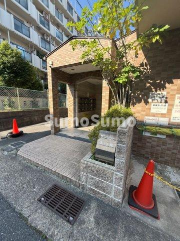 サンリット本山南のエントランス