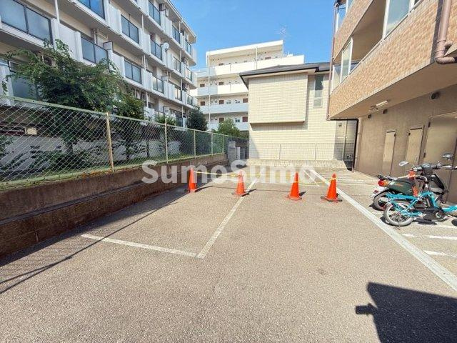 サンリット本山南の駐車場
