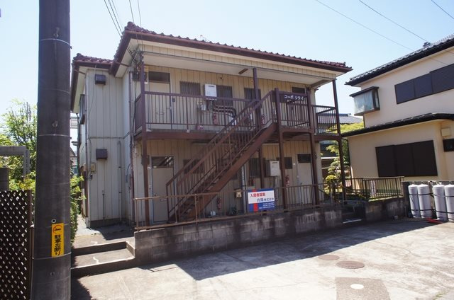 コーポシライの外観