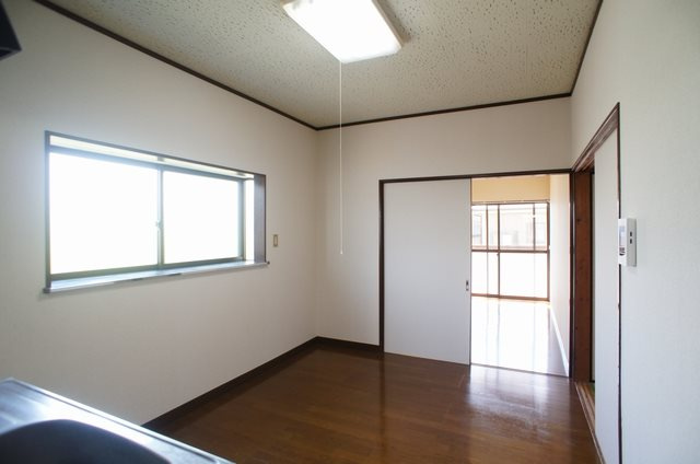 コーポシライの居間・リビング