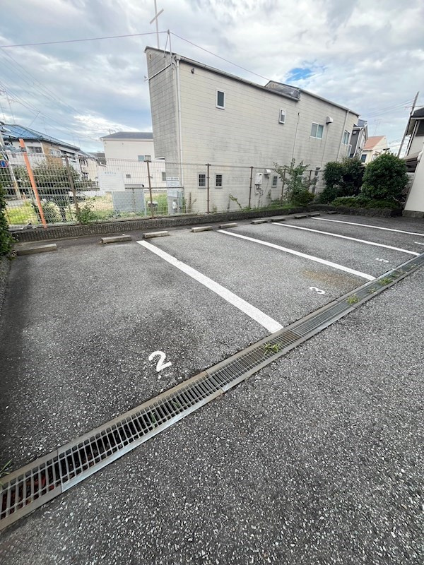 サンローゼの駐車場