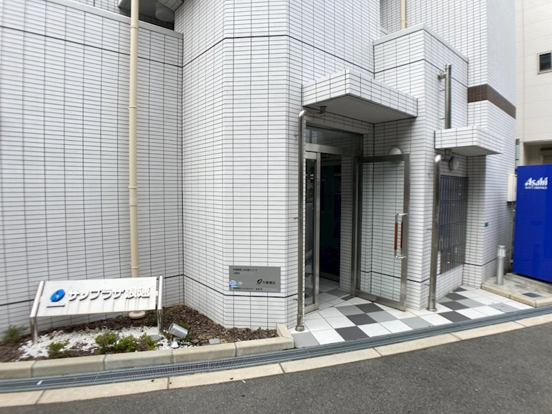 サンプラザ浪速のエントランス|建物の内部です