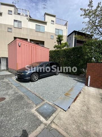 シェルプール壱番館の駐車場