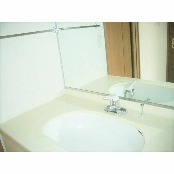 Ｃｒｅｓｔ本郷の独立洗面台