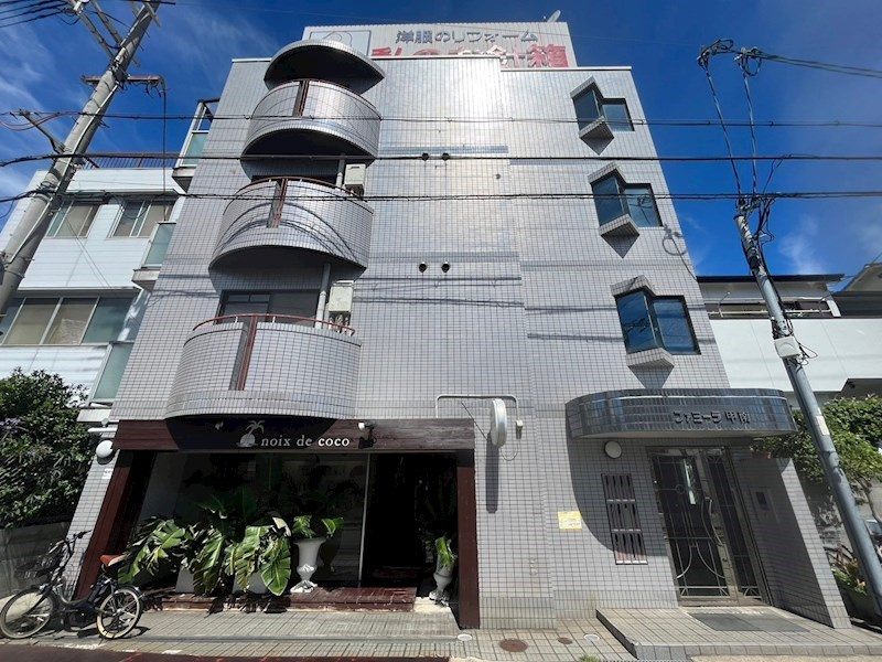 ファミーラ甲南の外観