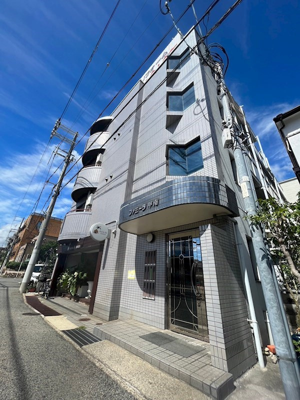 ファミーラ甲南の外観