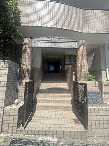サンパレス六甲のエントランス