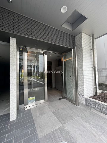 フォーリアライズ南堀江ヴィータのエントランス