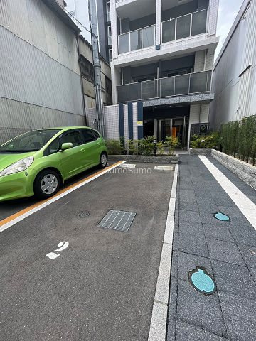 フォーリアライズ南堀江ヴィータの駐車場