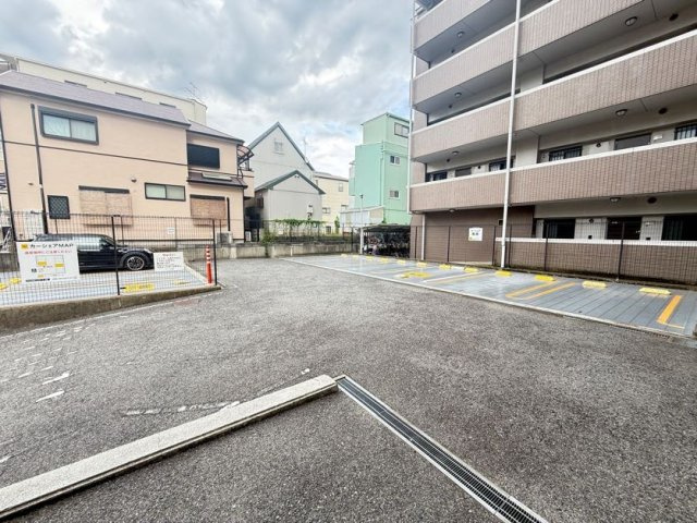 フィール神戸の駐車場