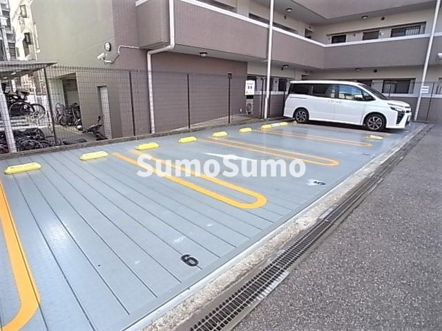フィール神戸の駐車場