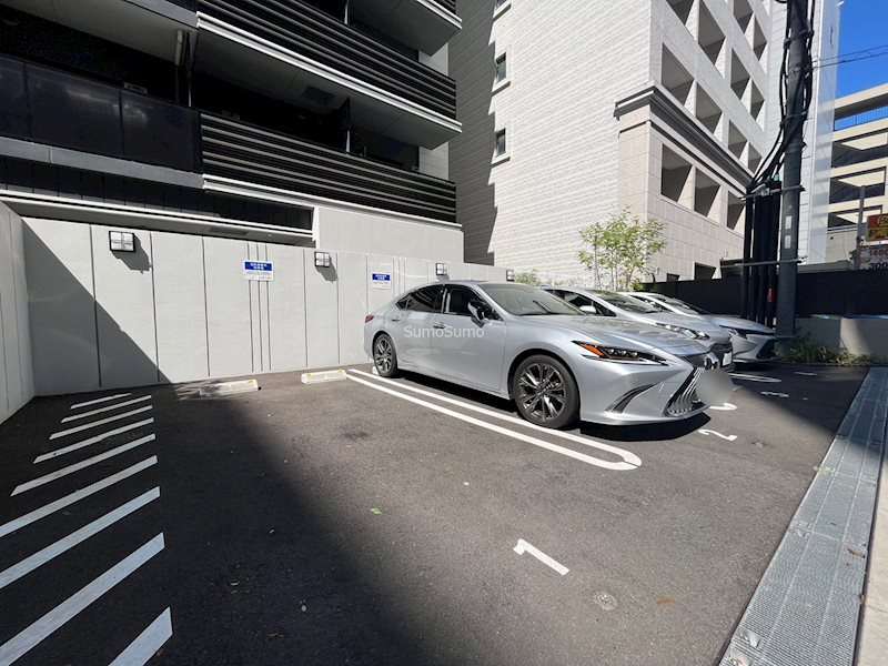 ジオエント新町の駐車場