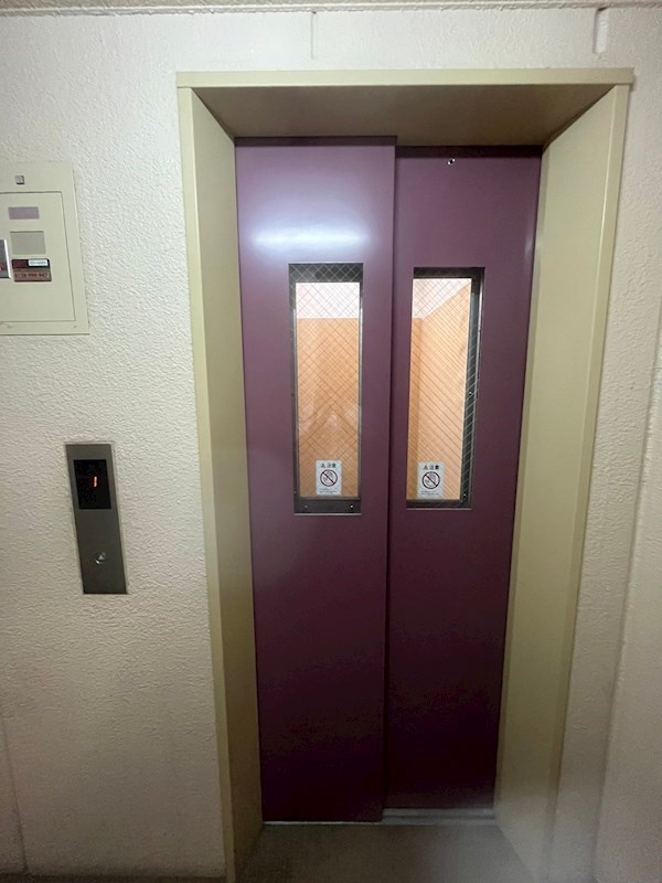 サントル花隈の外観