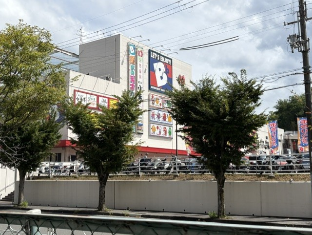 三和理研ビルの周辺