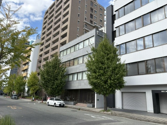 三和理研ビルの周辺