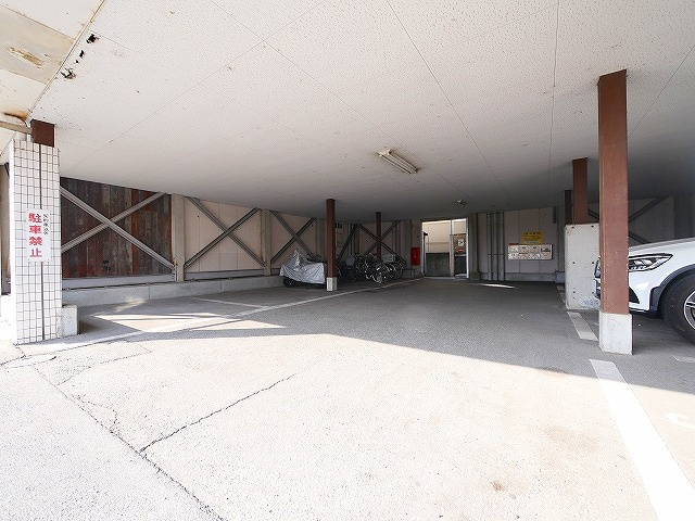 あじさい第一ビルの駐車場