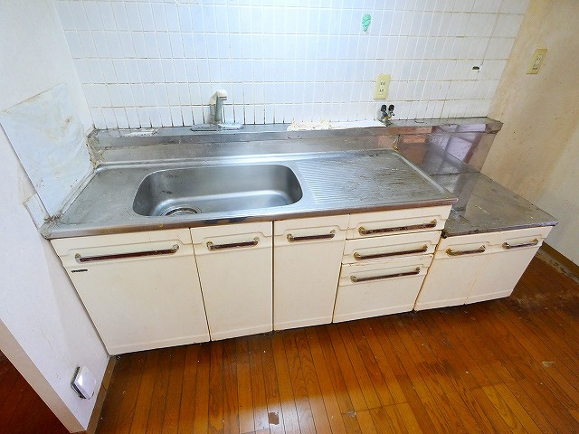 あじさい第一ビルの和室|お料理しやすいキッチンです