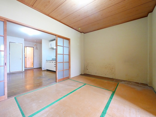 あじさい第一ビルの浴室|使いやすいリビングです