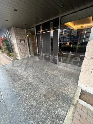 【エントランス】 | ライジングプレイスカメイド