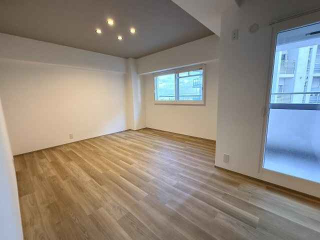 YKハイツ中崎の居間・リビング