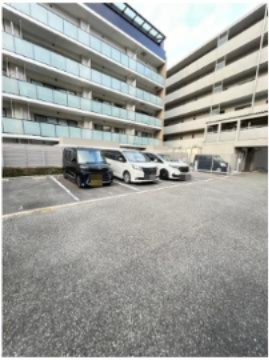フェリーチェ尼崎の駐車場