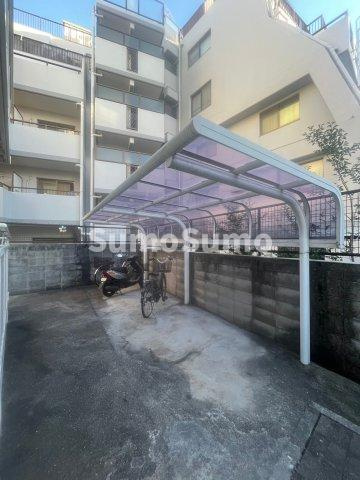 フェニックス永沢の駐車場