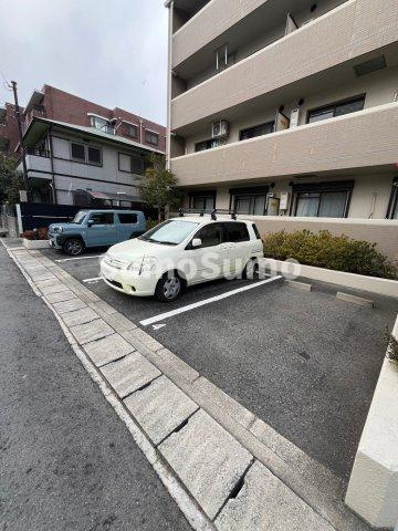 フェニックス本山の駐車場