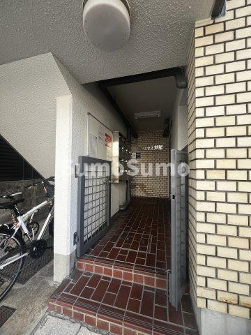 ファミネス芦屋のエントランス|落ち着いたエントランスです