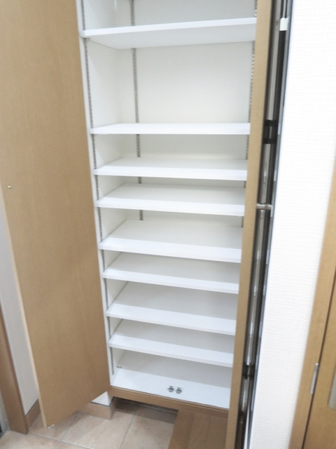 アンビロンＭの内装|大容量のシューズボックス。