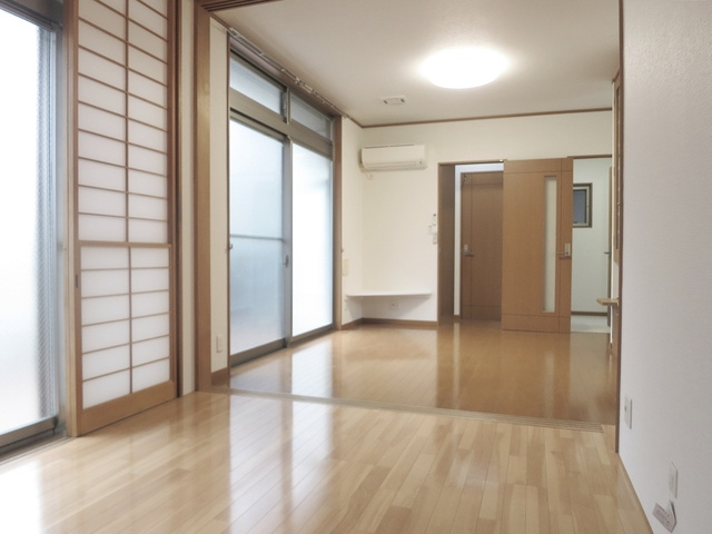 アンビロンＭの居間・リビング|広々リビングルーム。