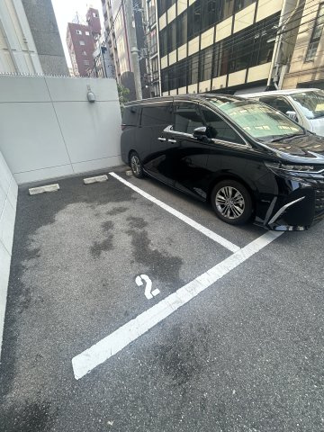 ファインフラッツ北浜の駐車場