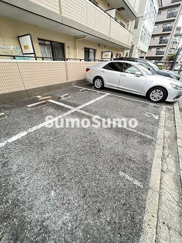 ファムール武庫之荘の駐車場