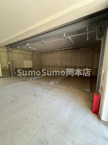 シャムロックⅡコートの駐車場