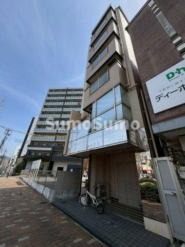 スリーアベニューの外観