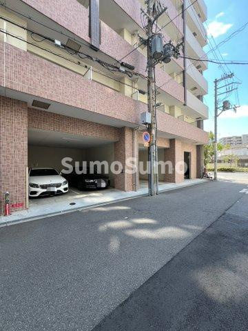 スプランディッド難波Ⅱの駐車場|駐車場完備です