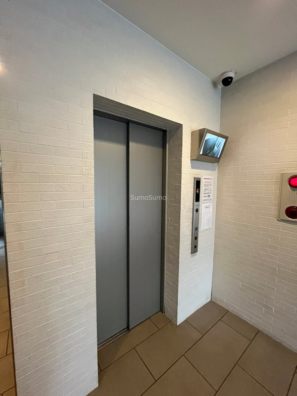 スワンズシティ難波ノーブルの外観