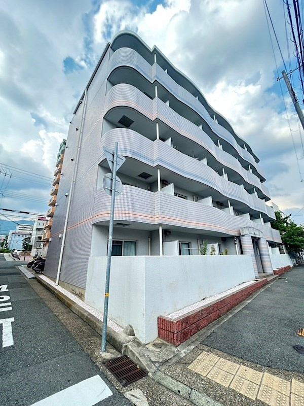 シャトラン弓木参番館の外観