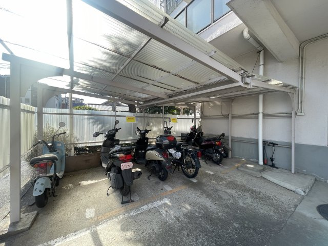 竹ノ塚ビューハイツの駐車場|ドキドキの新生活も、安心してスタート。ぴったりの住まいを見つけませんか？クランディアが一緒に住まい選びをサポートします‼　まずは、お気軽にお問合せください　＃クランディア