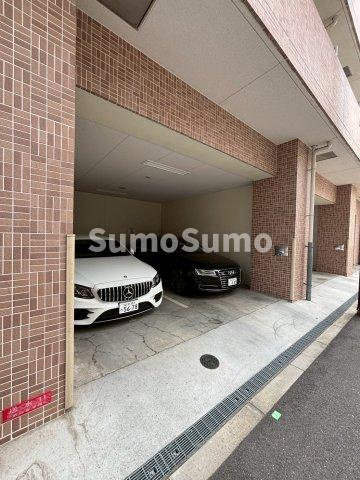 スプランディッド難波Ⅱの駐車場