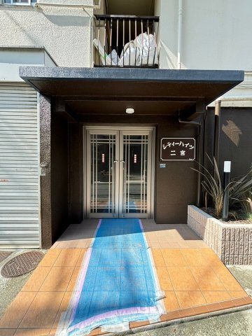 シティコート二宮のエントランス